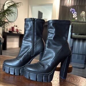 Forever 21 Black Chunky Heeled Boots